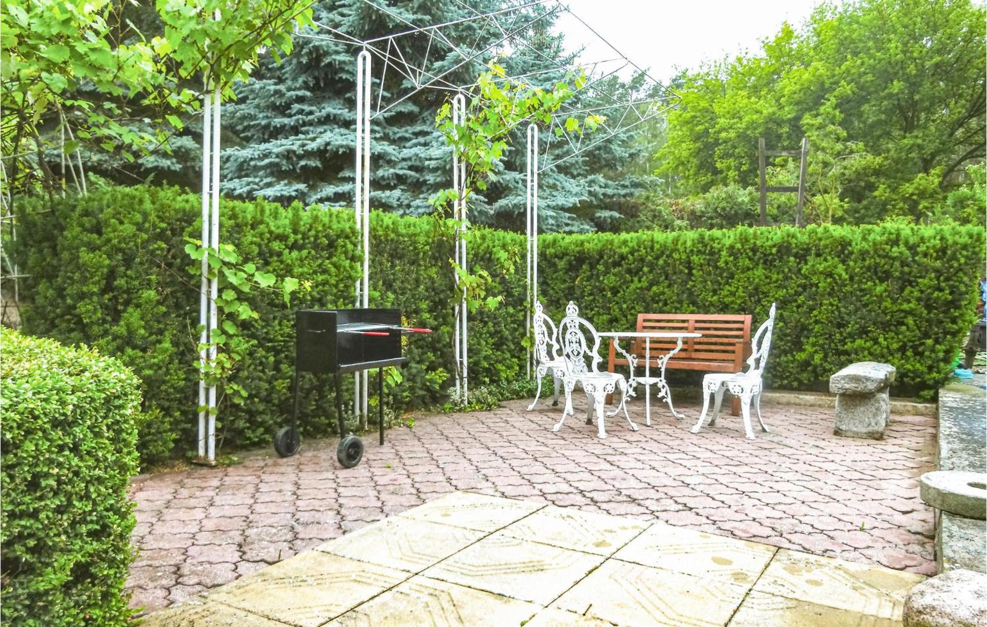 Awesome Home In Pleszew With Wifi Zawidowice Bagian luar foto